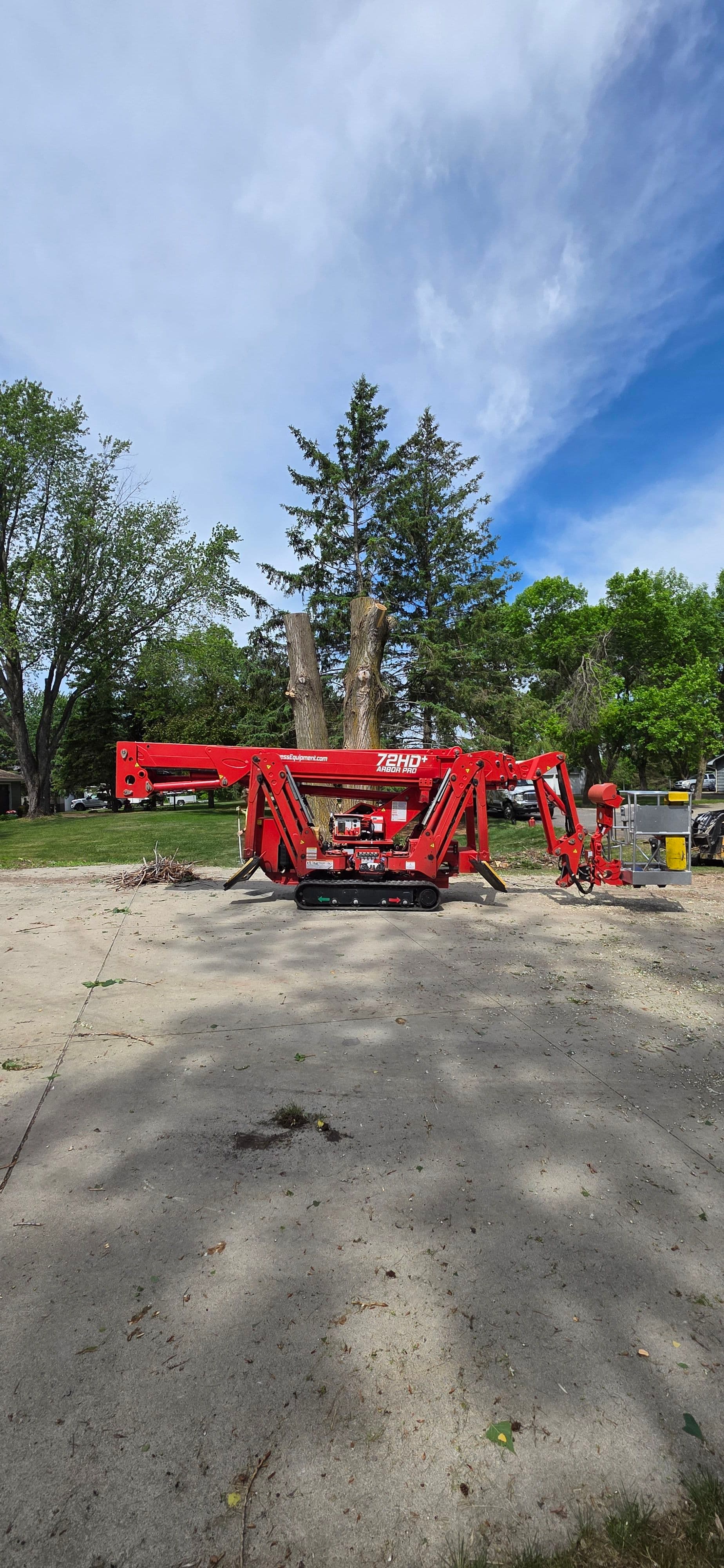 Gallery photos for 85-Foot Dead Cottonwood Removed at Little Crow Golf Course: Image #1